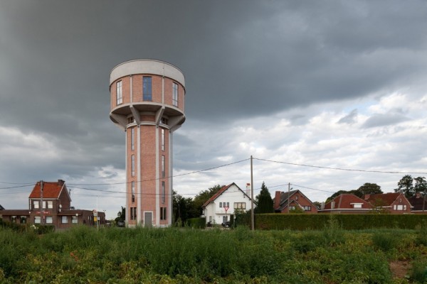 water_tower_converted_to_house_01