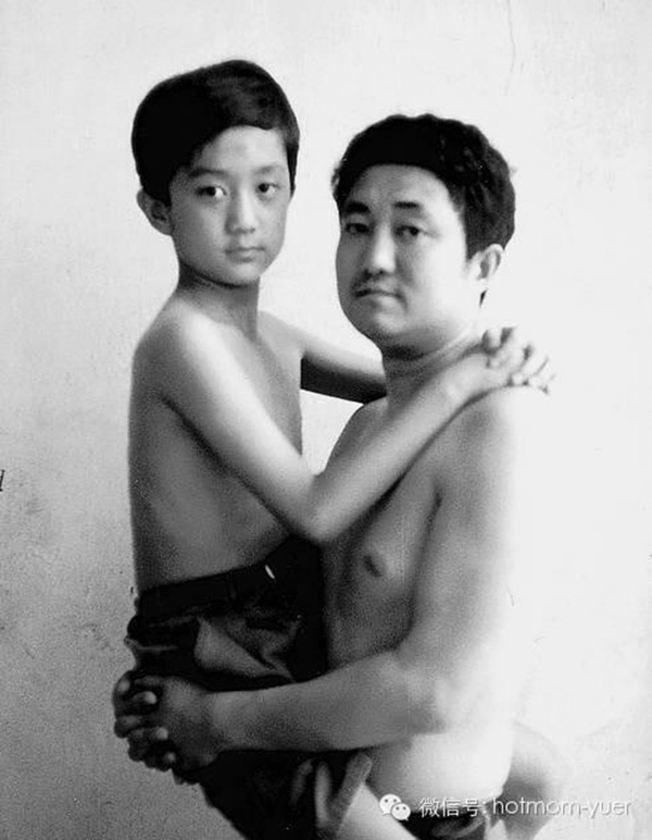 mj-godupdates-father-son-photo-27-years-1995