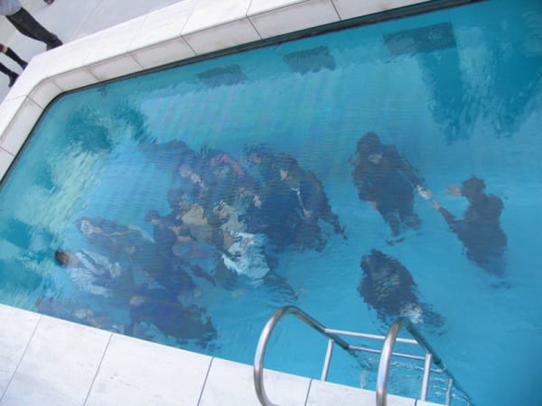 fake-swimming-pool-1-600x4501