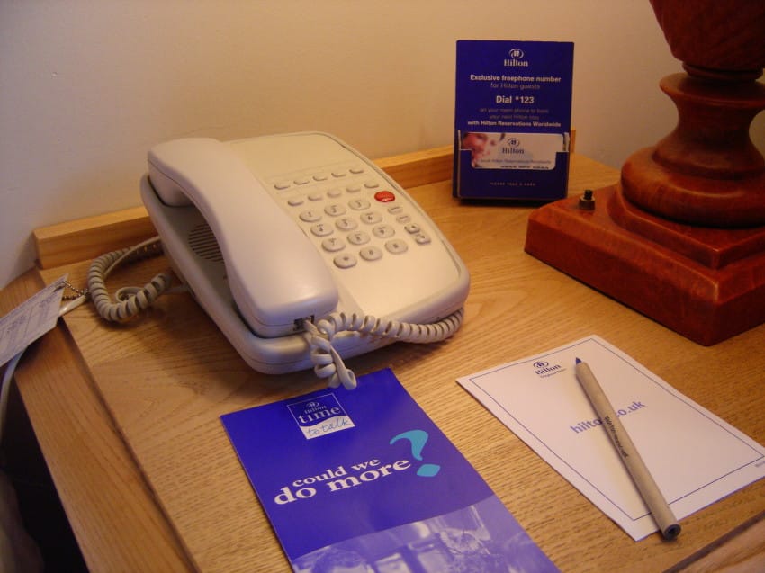 phone-scam-hotel-landline-850x637
