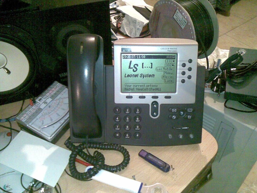 phone-scam-ordinary-phone-850x637